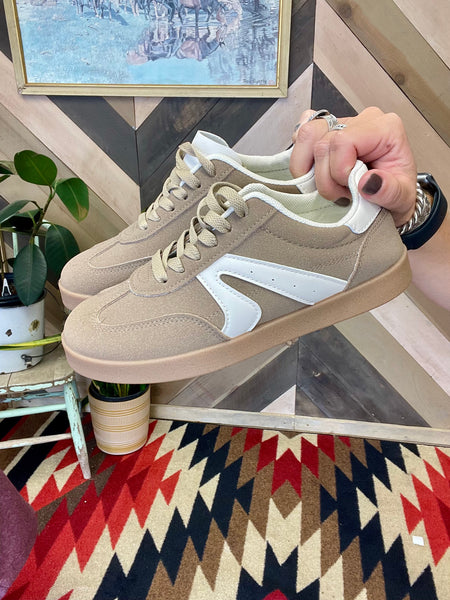 Tilly Sneakers